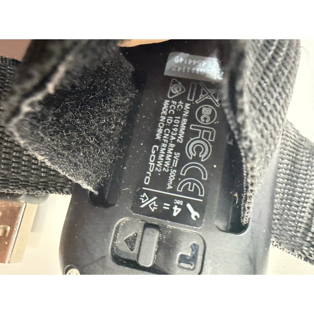 GoPro Smart Remote ARMTE-002 Waterproof Camera Control with Charging Cable Strap - Picture 4 of 6